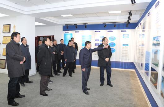 ����˰���ֵܾ�ίίԱ�����ֳ������һ�е�ɽ����Ͷ����