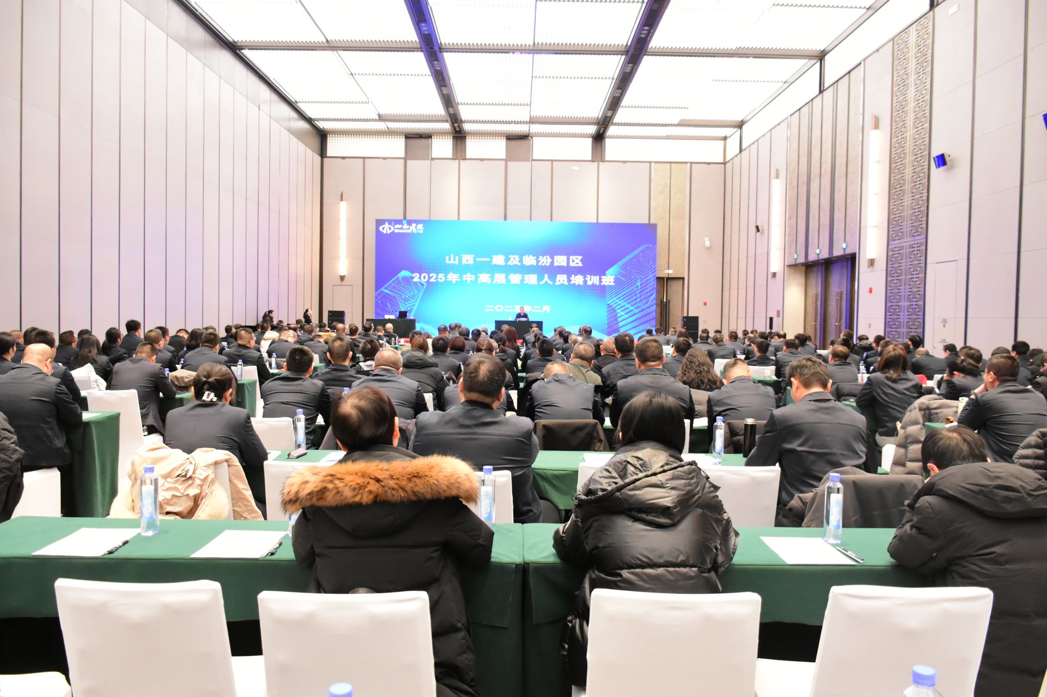 ɽ����Ͷһ�����ż��ٷ�԰���и߲�����ְԱ��ѵԲ������