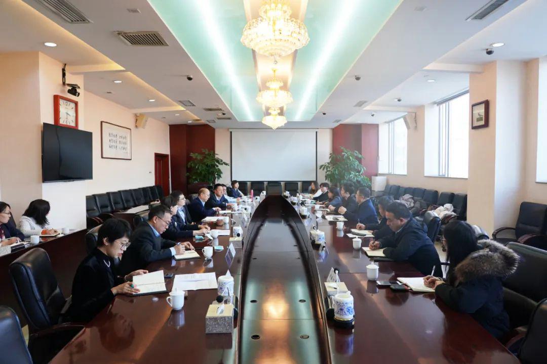 ɽ����Ͷװ�ü����빤�����й�������Դ��ҵ��������������ģʽ