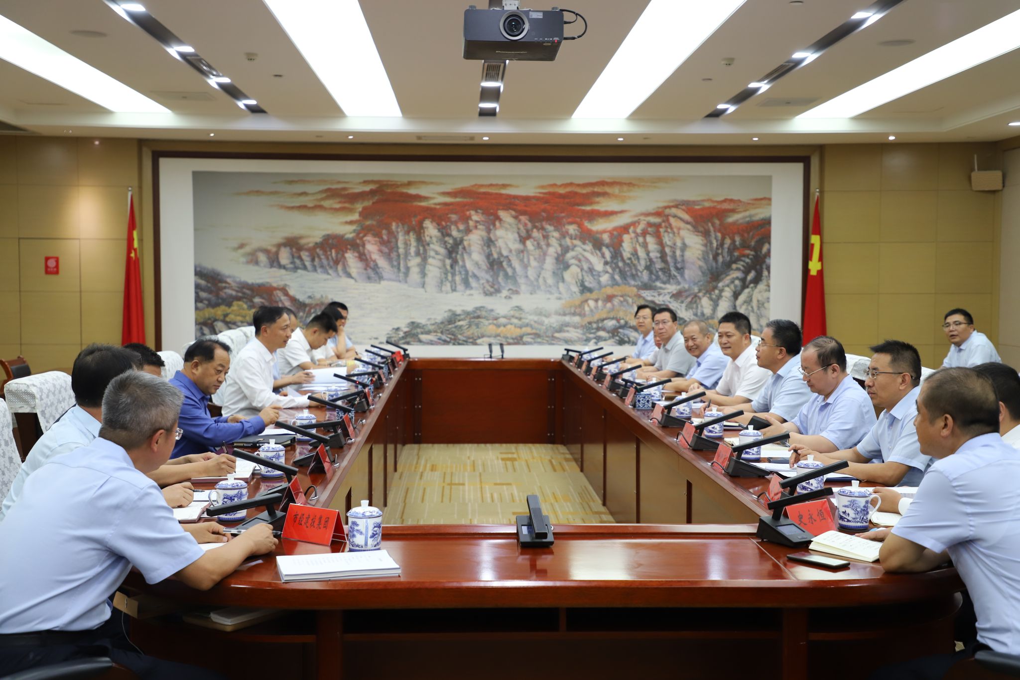 ɽ����Ͷ�������ͬ�о�������̸��