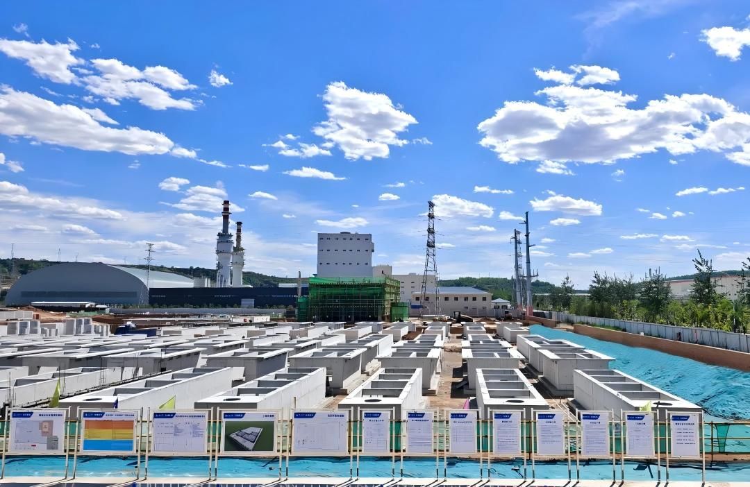 ɽ����Ͷ�彨����ɽ���ں��ܴ���������������Ŀ�����ε������ȹ����� ������ɫת��