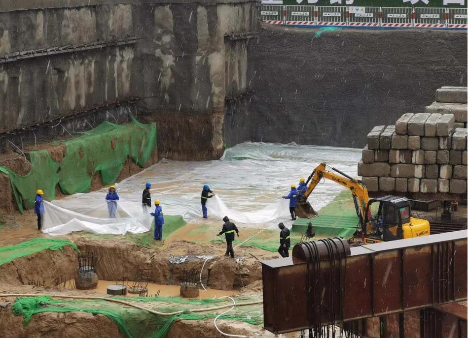 ɽ����Ͷ��������ѧ������ͣ��¥��Ŀ����Ա��������ͻ��ӭ��ս�걣һ��