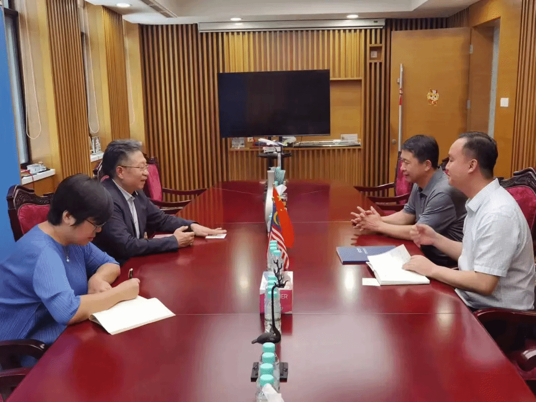 ɽ����Ͷ����������ʱ���Ÿ��������Ǻͼ���կ��չ�����˶�