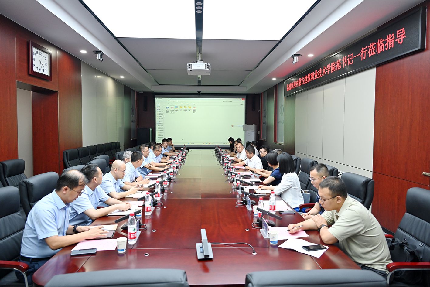 ɽ����Ͷ�Ľ����������ɹ��޽�ְҵ����ѧԺ���н�����̸��